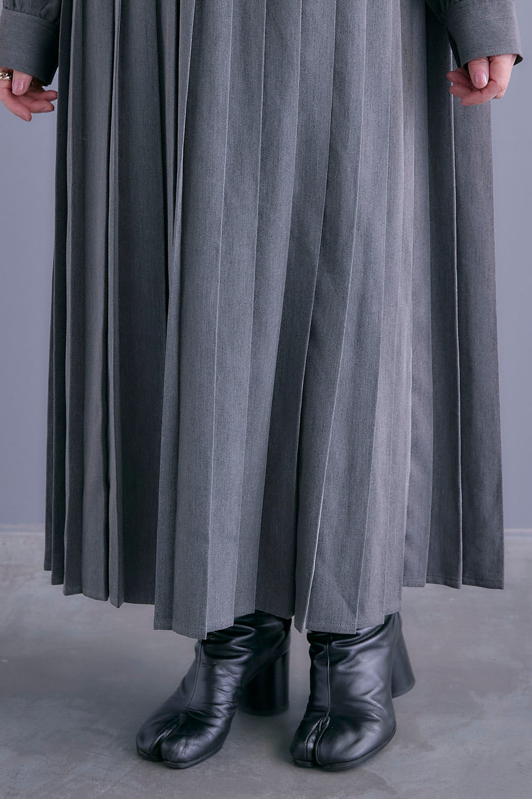 【予約】イレギュラープリーツワンピース