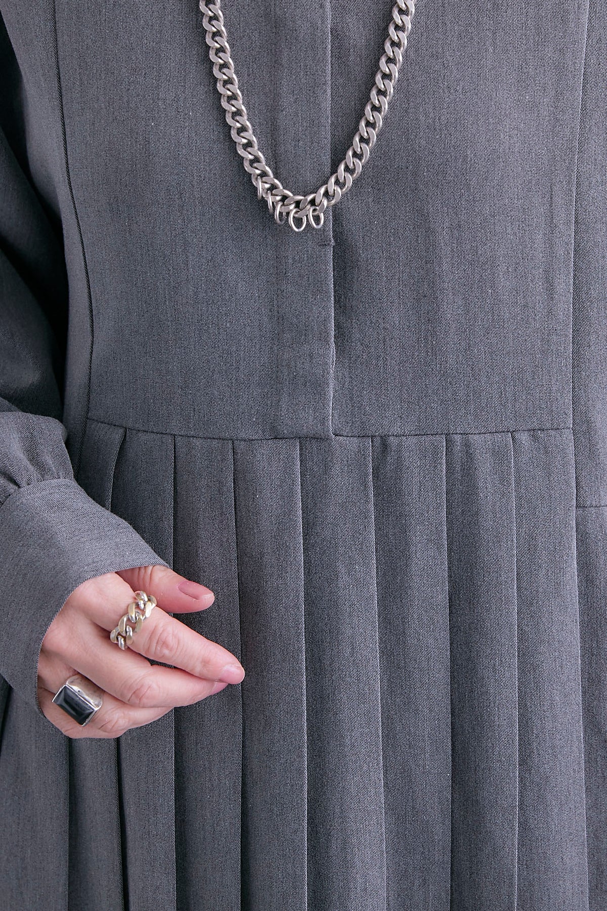 予約】イレギュラープリーツワンピース – AIJAN