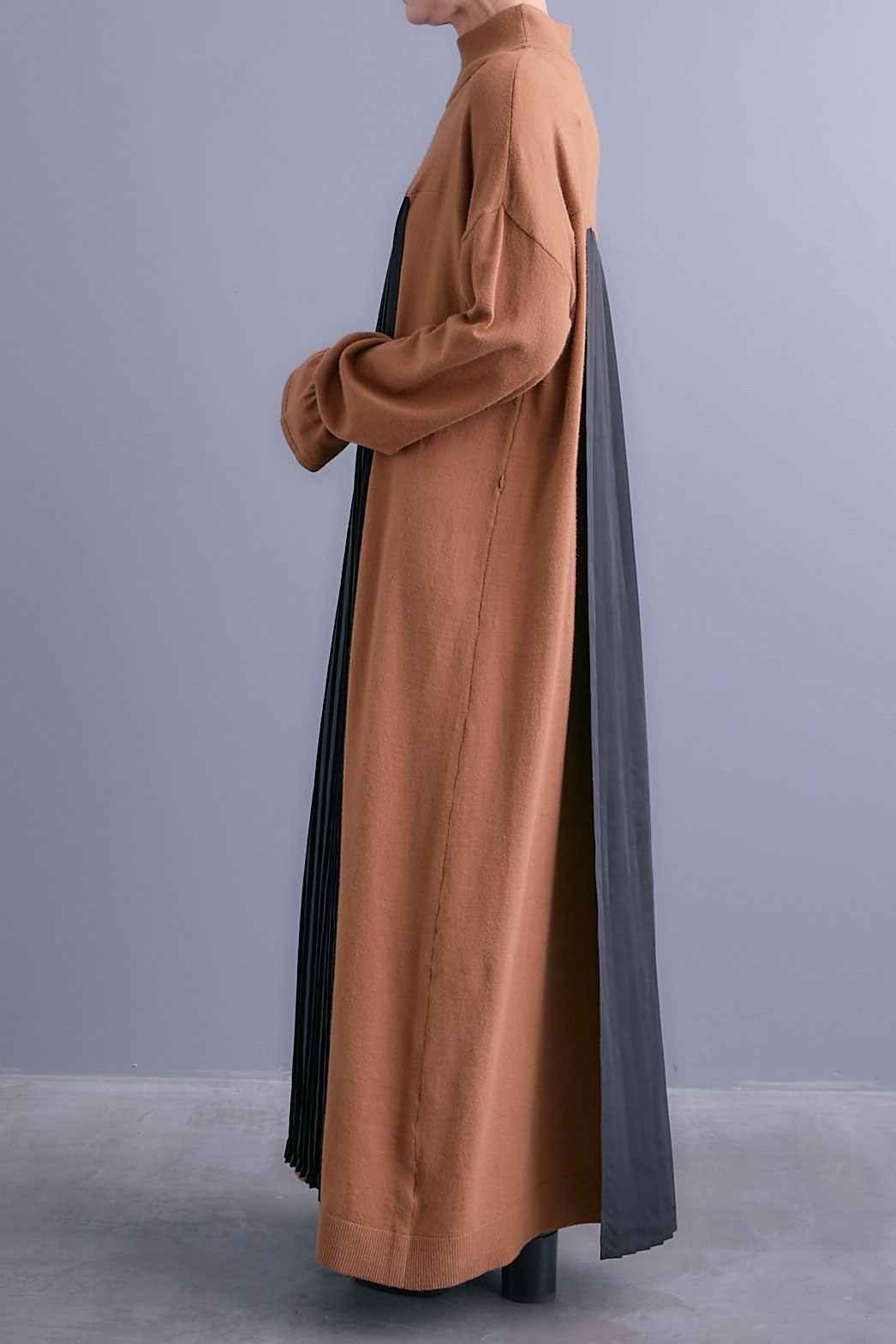 【予約】メタリックプリーツドッキングニットワンピース