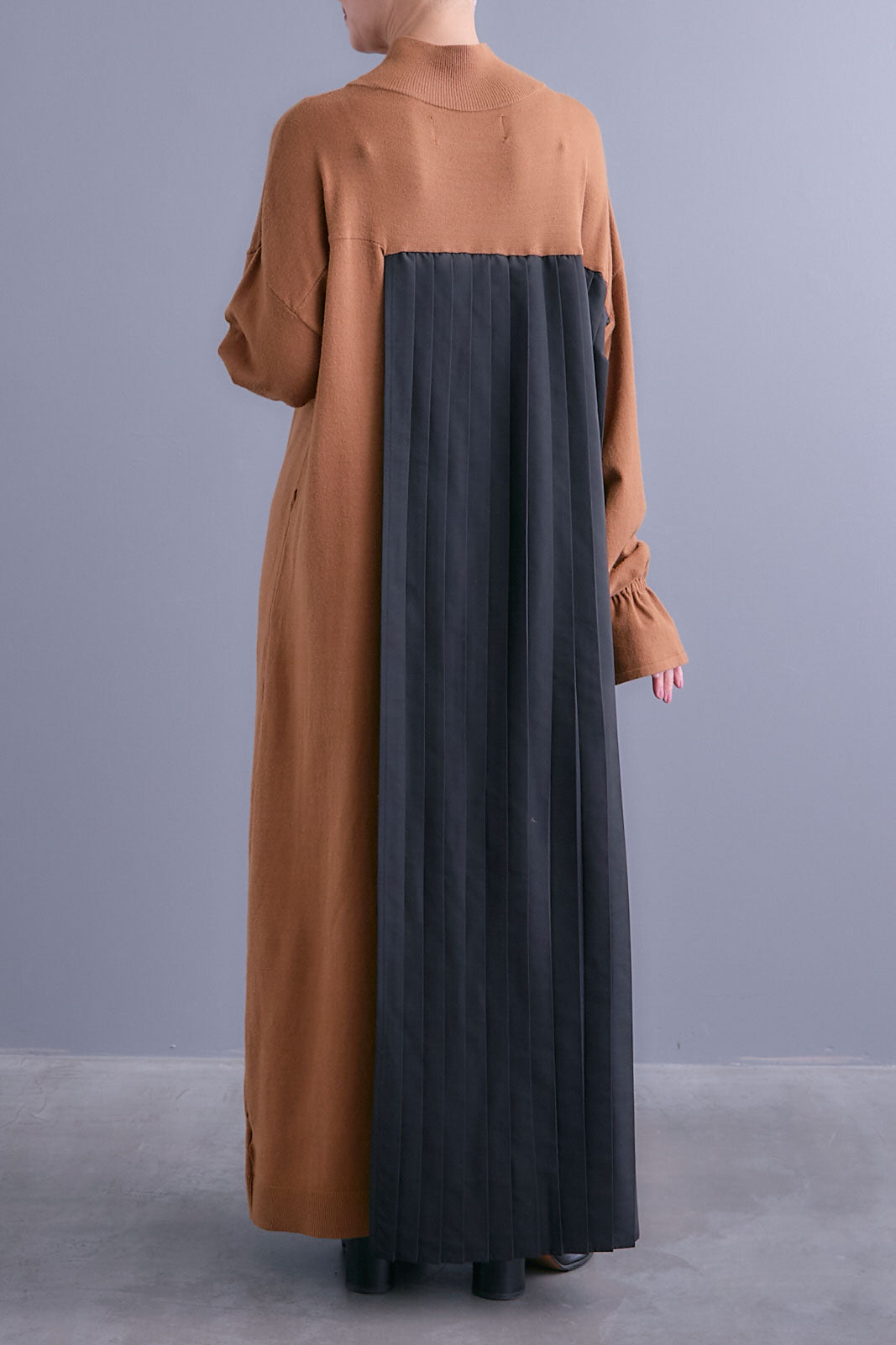 【予約】メタリックプリーツドッキングニットワンピース