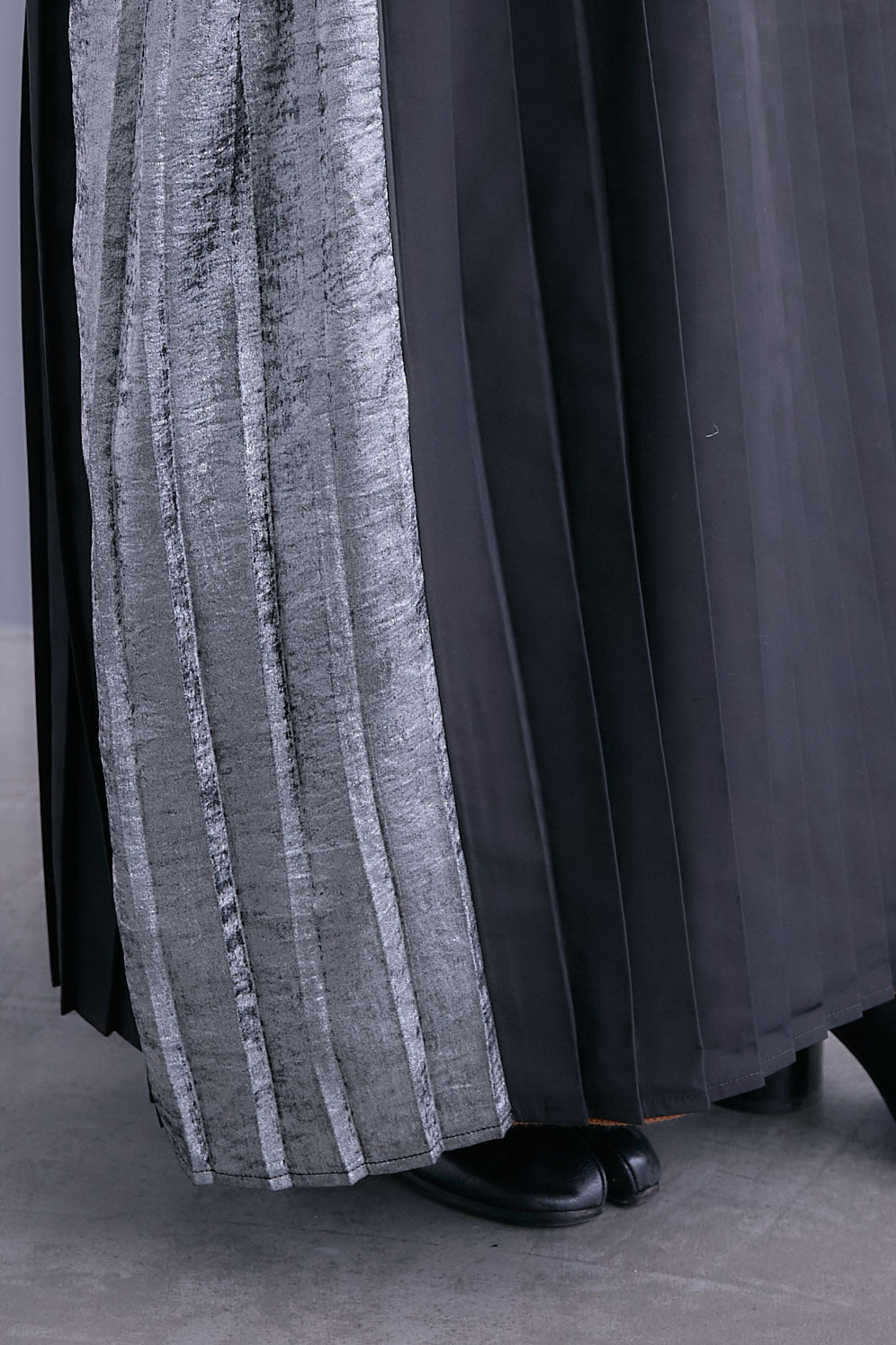 【予約】メタリックプリーツドッキングニットワンピース