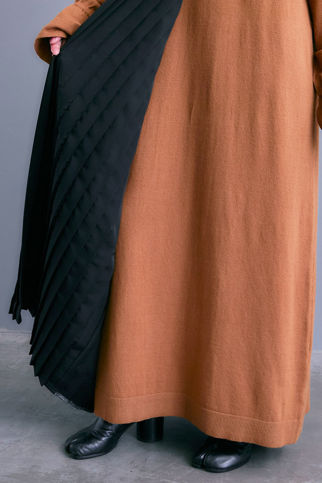 【予約】メタリックプリーツドッキングニットワンピース