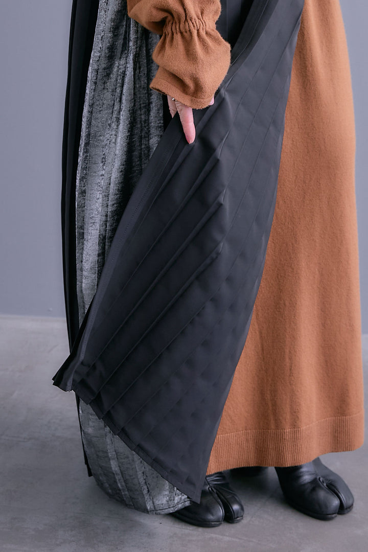 【予約】メタリックプリーツドッキングニットワンピース