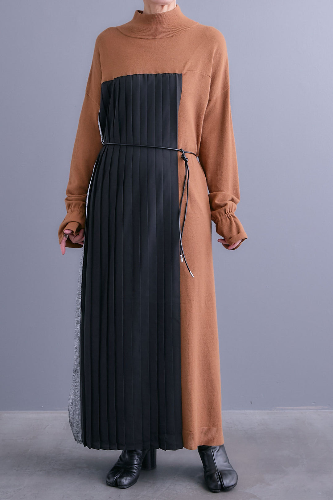 【予約】メタリックプリーツドッキングニットワンピース