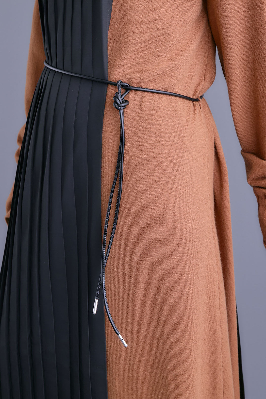 【予約】メタリックプリーツドッキングニットワンピース