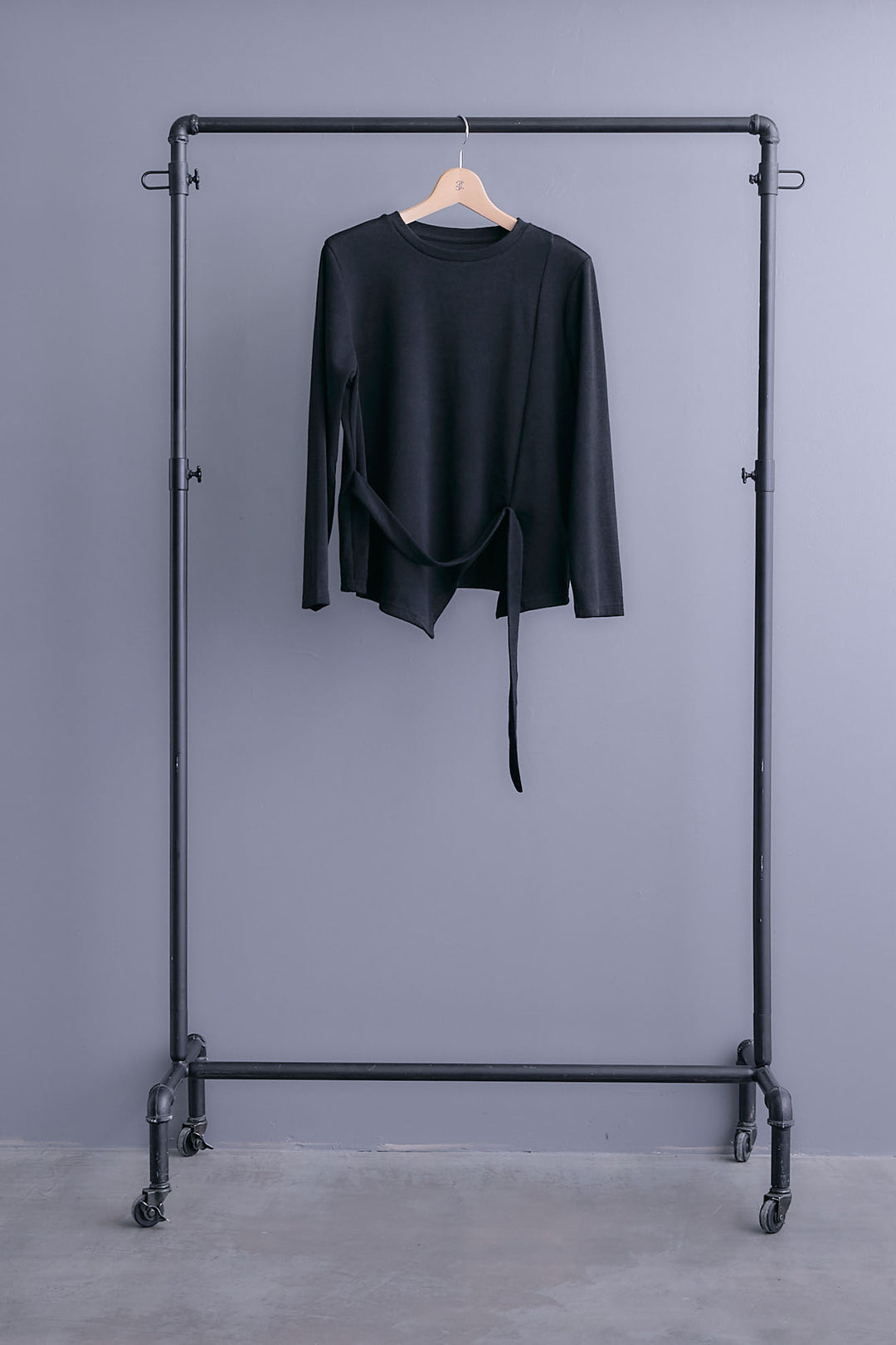 【予約】ウエストベルトアシンメトリーニットトップス