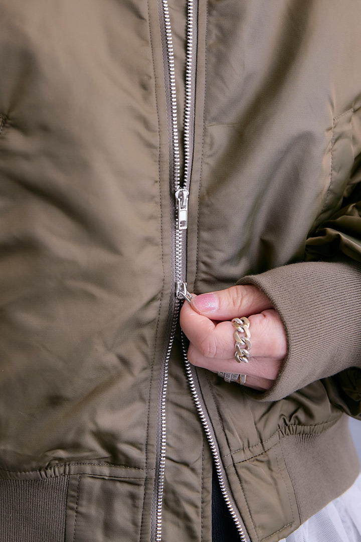 【SET】チュールドッキングナイロンオックスMA-1ジャケット【2WAY】+ZIPポケットサイドプリーツニットワンピース(2set)