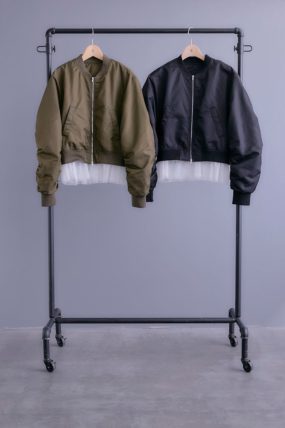 【SET】チュールドッキングナイロンオックスMA-1ジャケット【2WAY】+ZIPポケットサイドプリーツニットワンピース(2set)