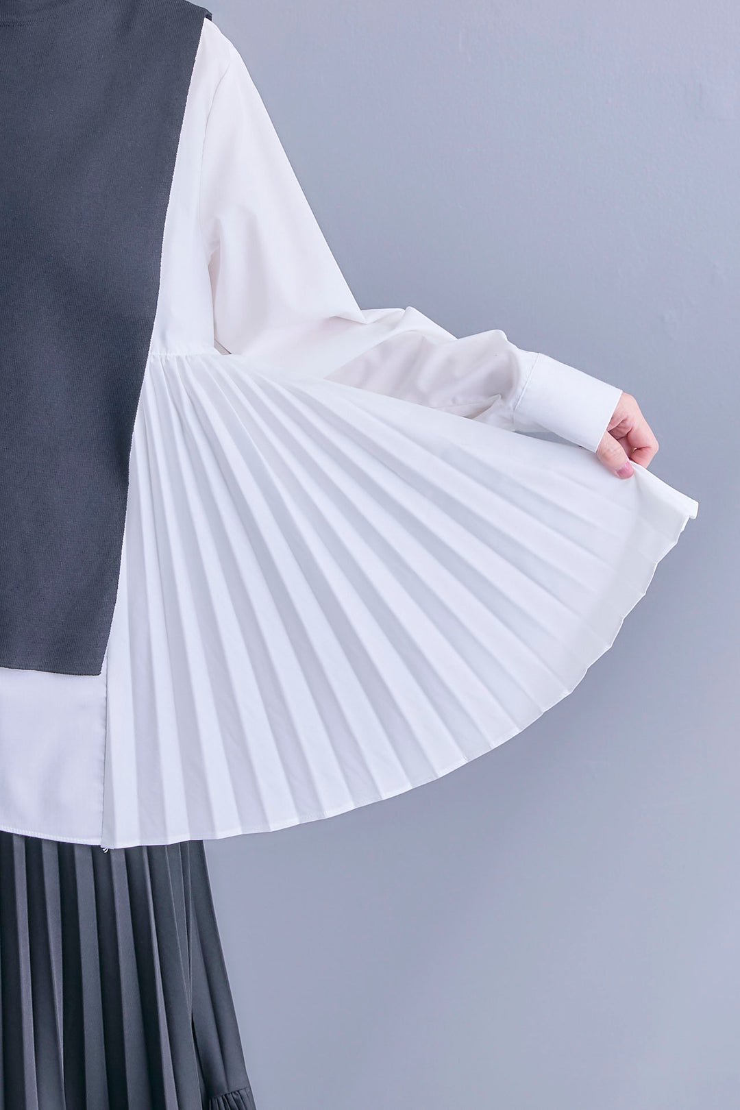 【予約】アシメサイドプリーツブラウス+サイドオープンニットベスト(ベルト付き)