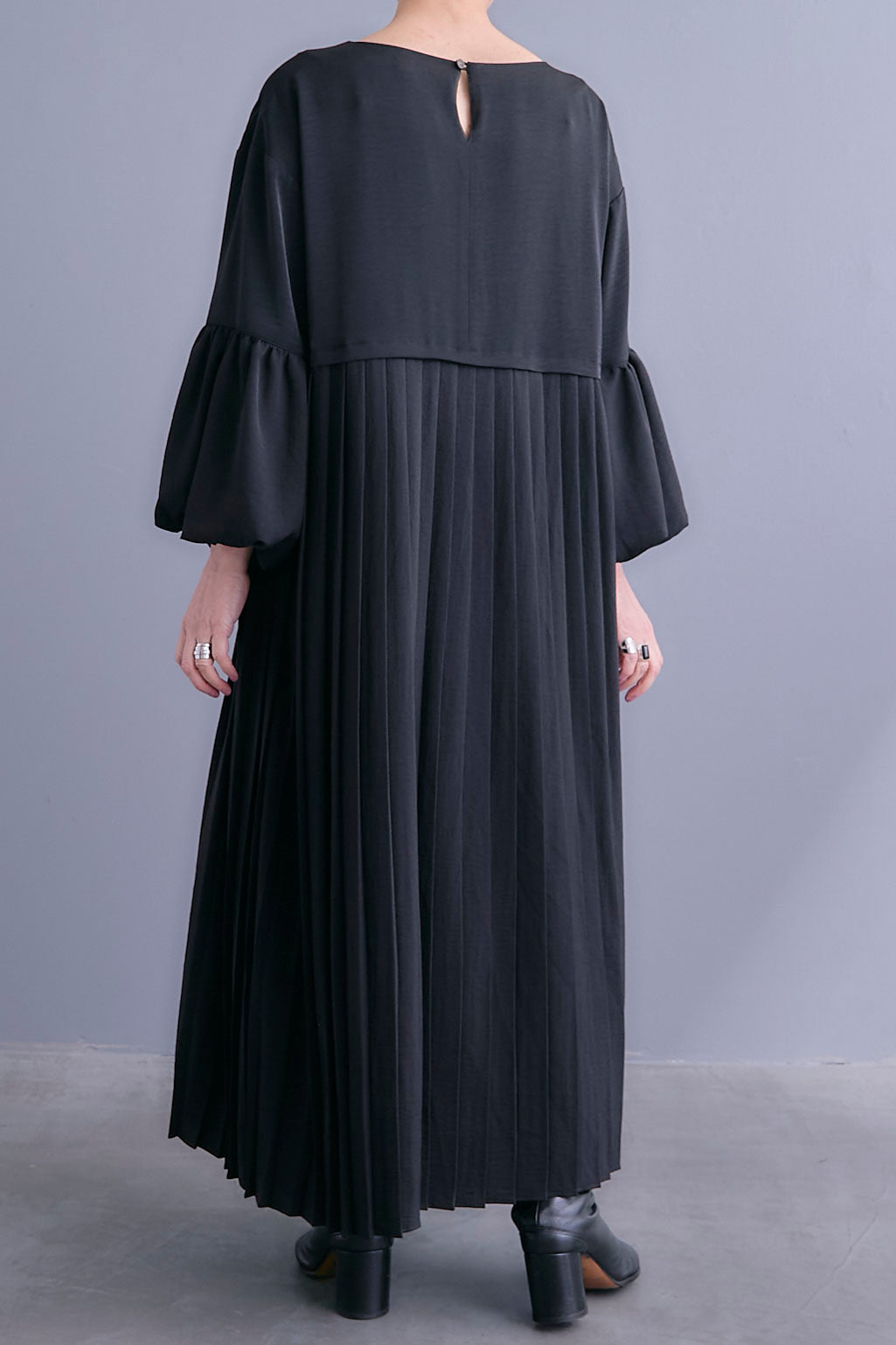 【予約】バルーンスリーブプリーツデザインワンピース