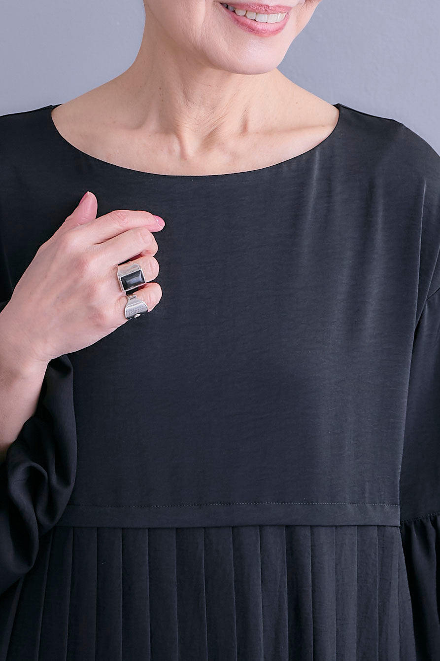 予約】バルーンスリーブプリーツデザインワンピース – AIJAN