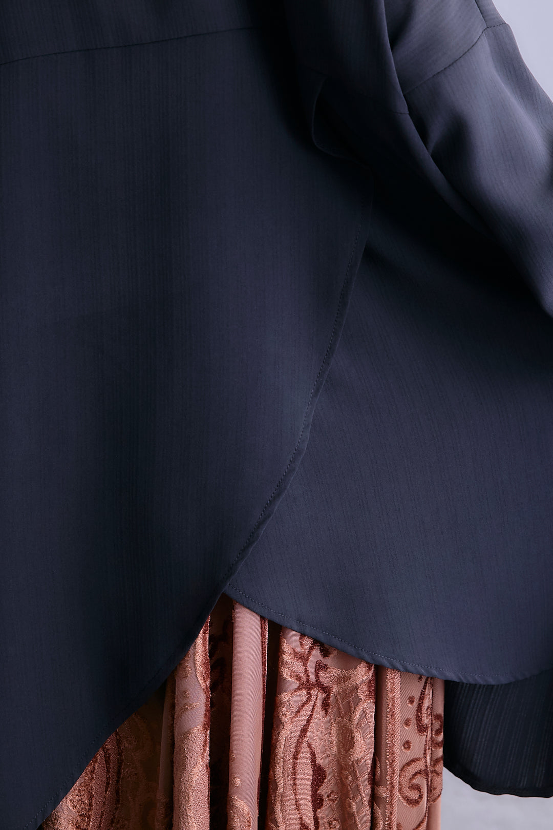 【予約】スキッパーアシメロングテールブラウス