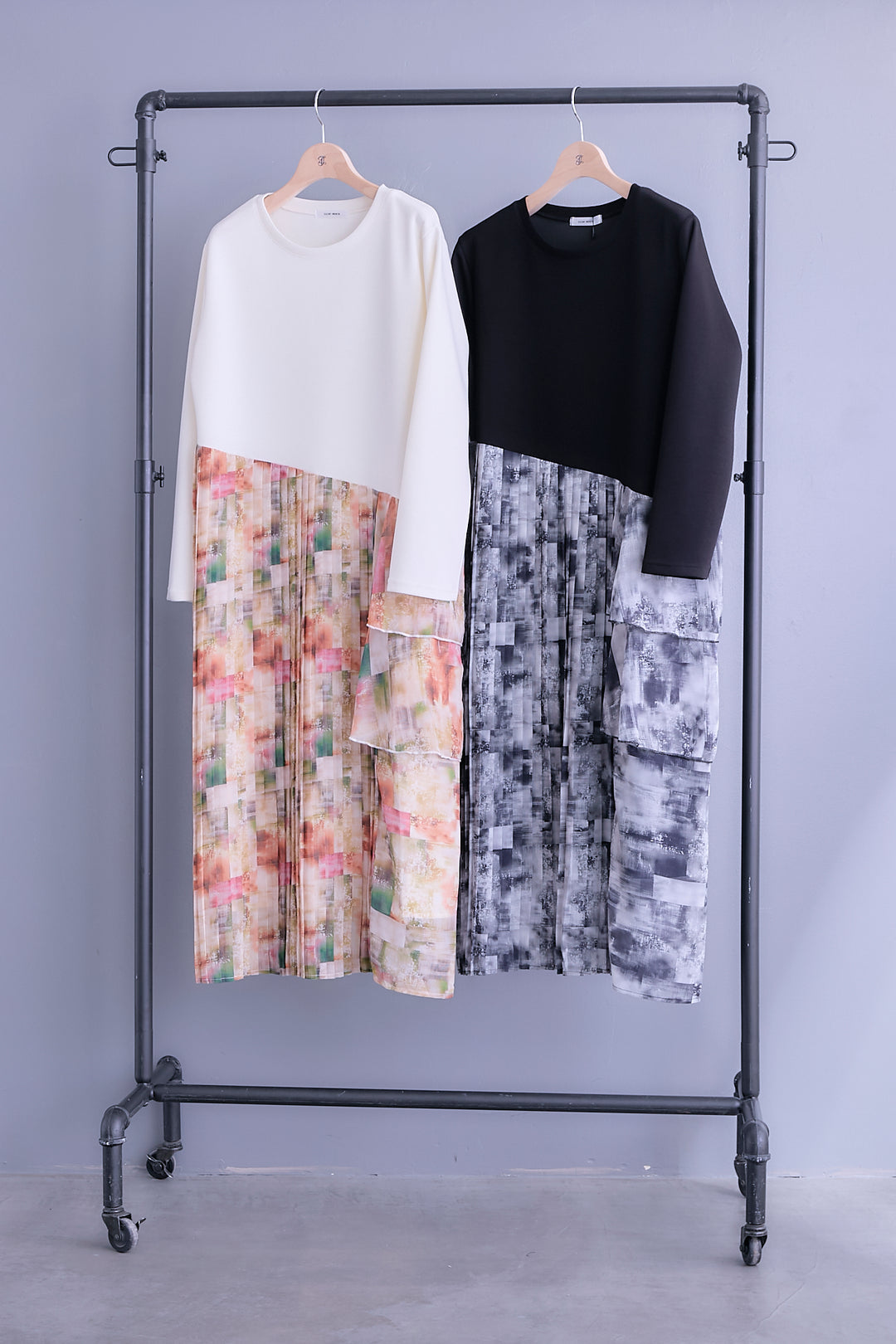 【予約】アシメフラワープリーツドッキングワンピース