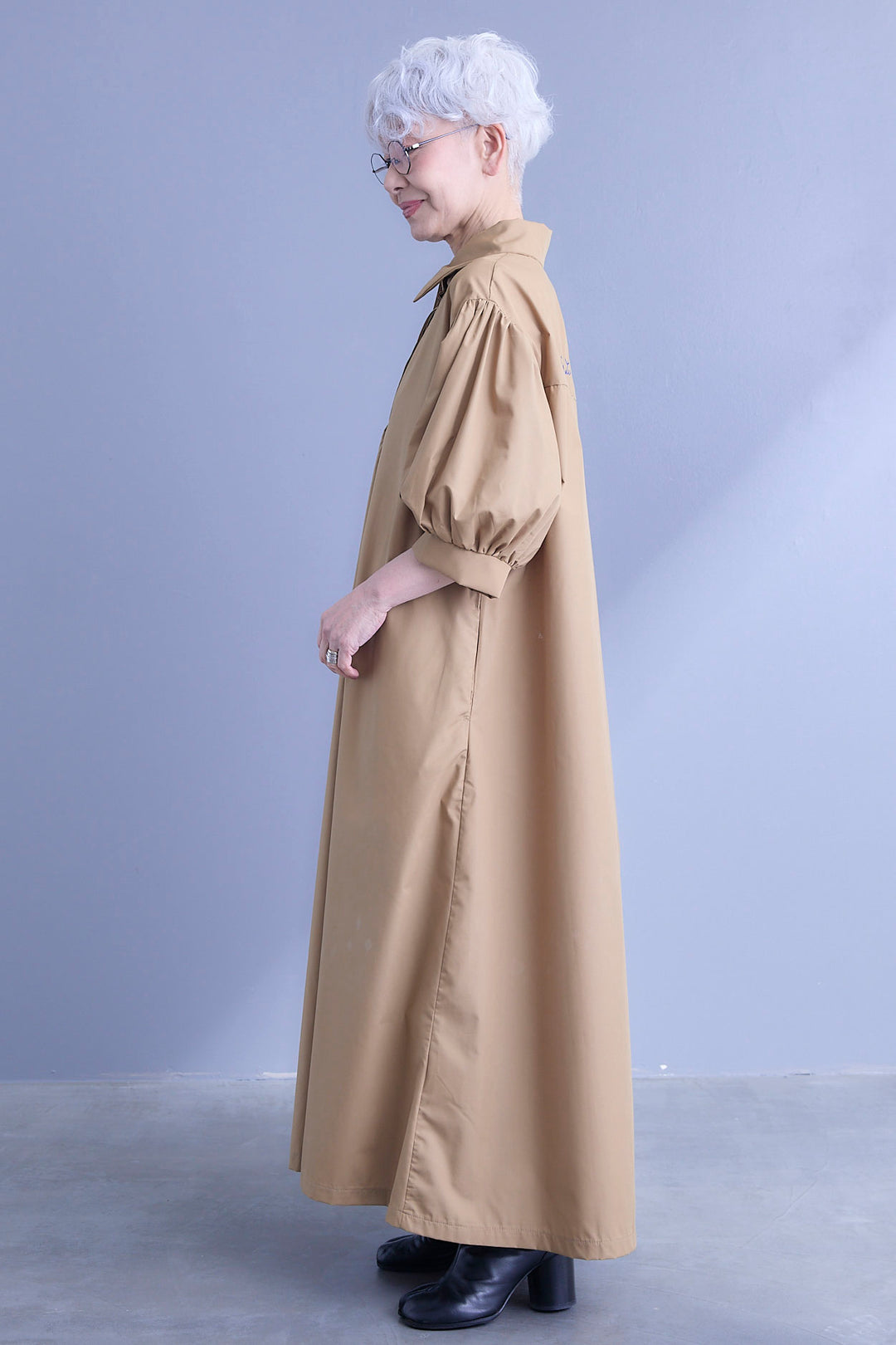 【予約】バックロゴエンブロイダリーボリュームスリーブシャツワンピース