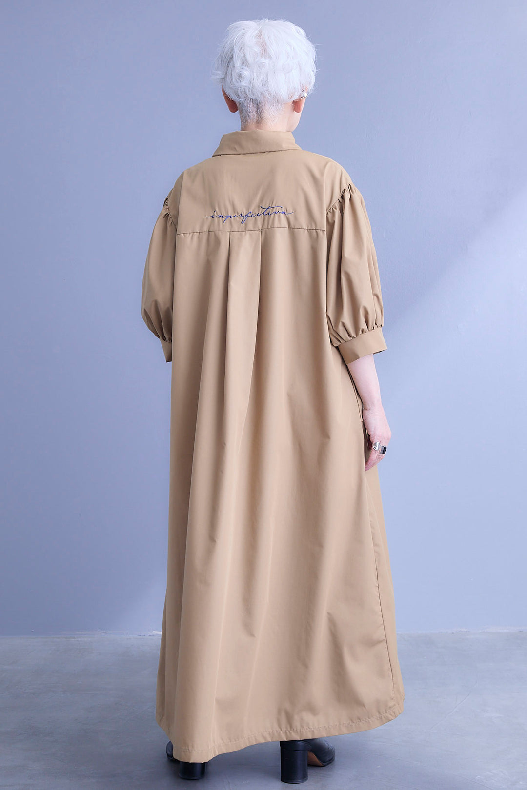 【予約】バックロゴエンブロイダリーボリュームスリーブシャツワンピース