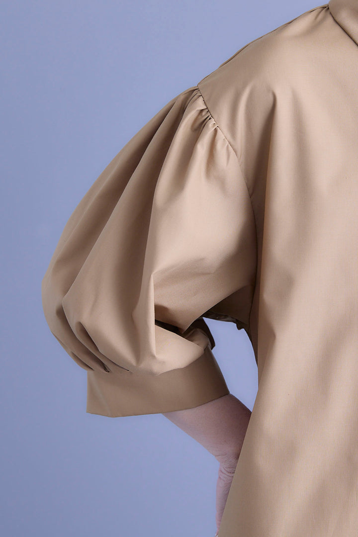 【予約】バックロゴエンブロイダリーボリュームスリーブシャツワンピース