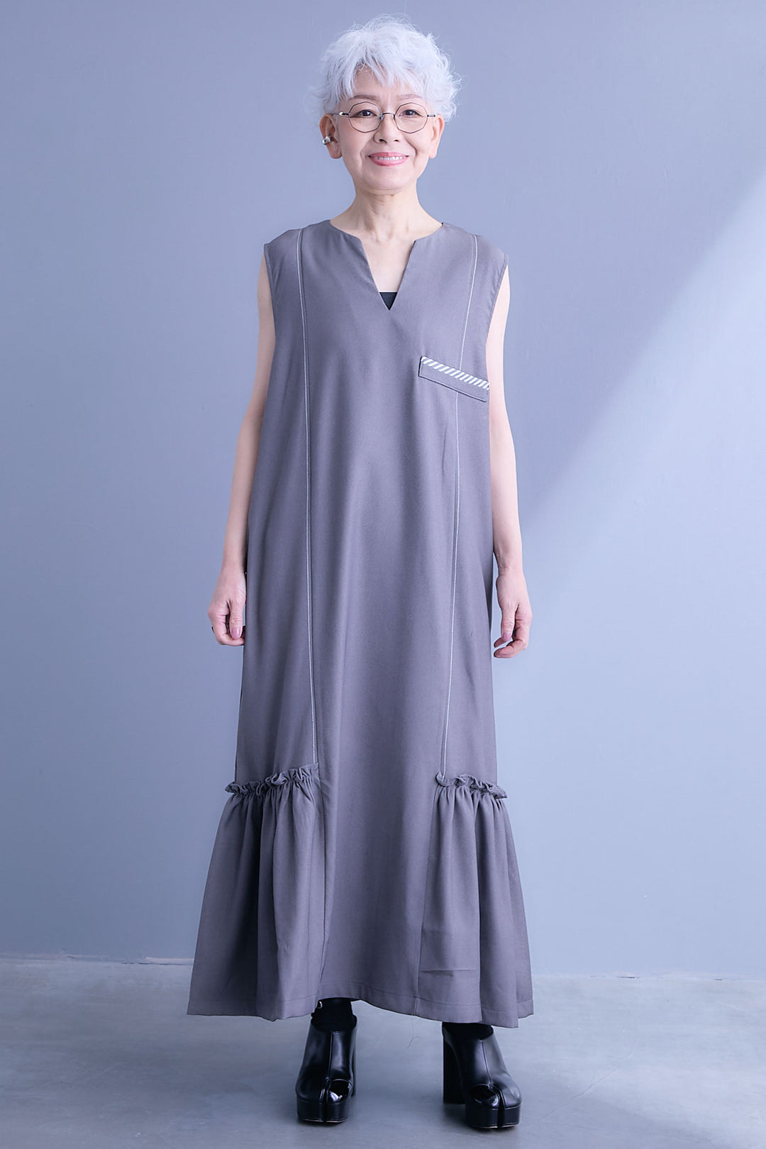 【予約】パイピングデザインスキッパーノースリーブワンピース