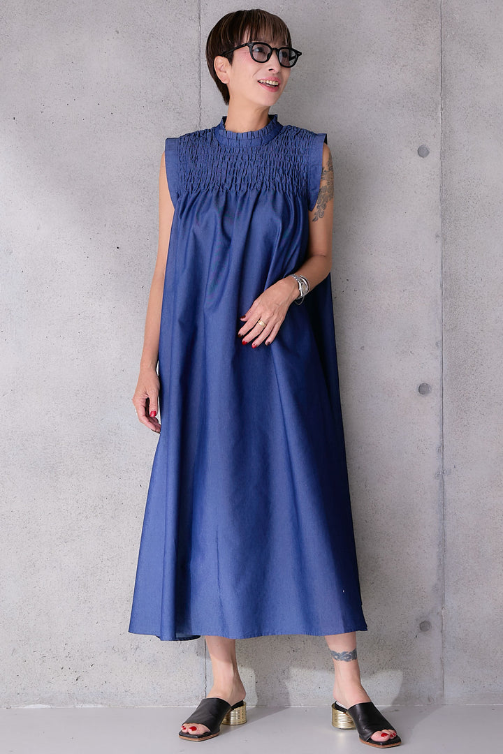 【予約】ソフトデニムシャーリングスタンドネックワンピース
