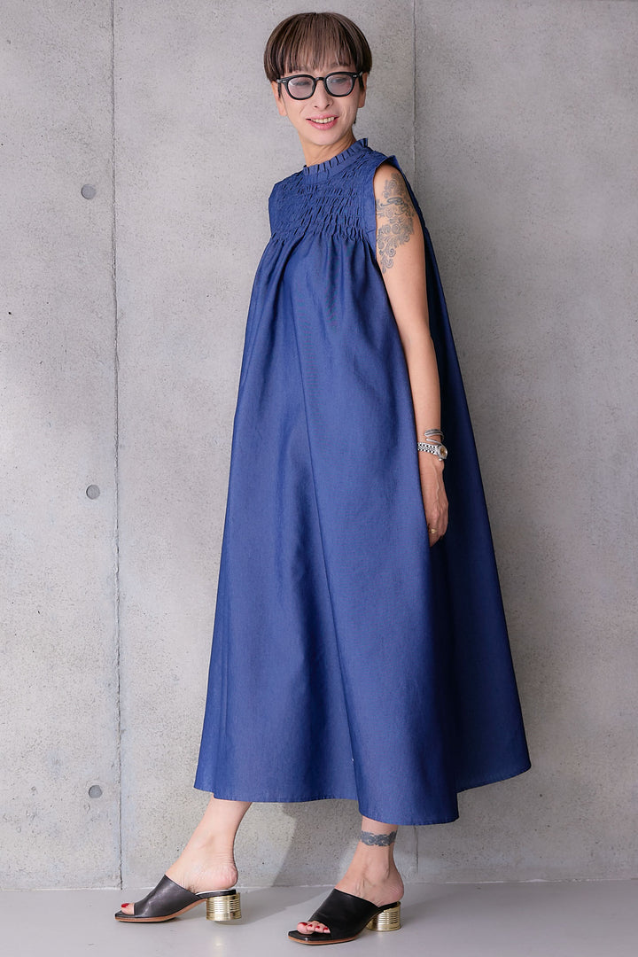 【予約】ソフトデニムシャーリングスタンドネックワンピース