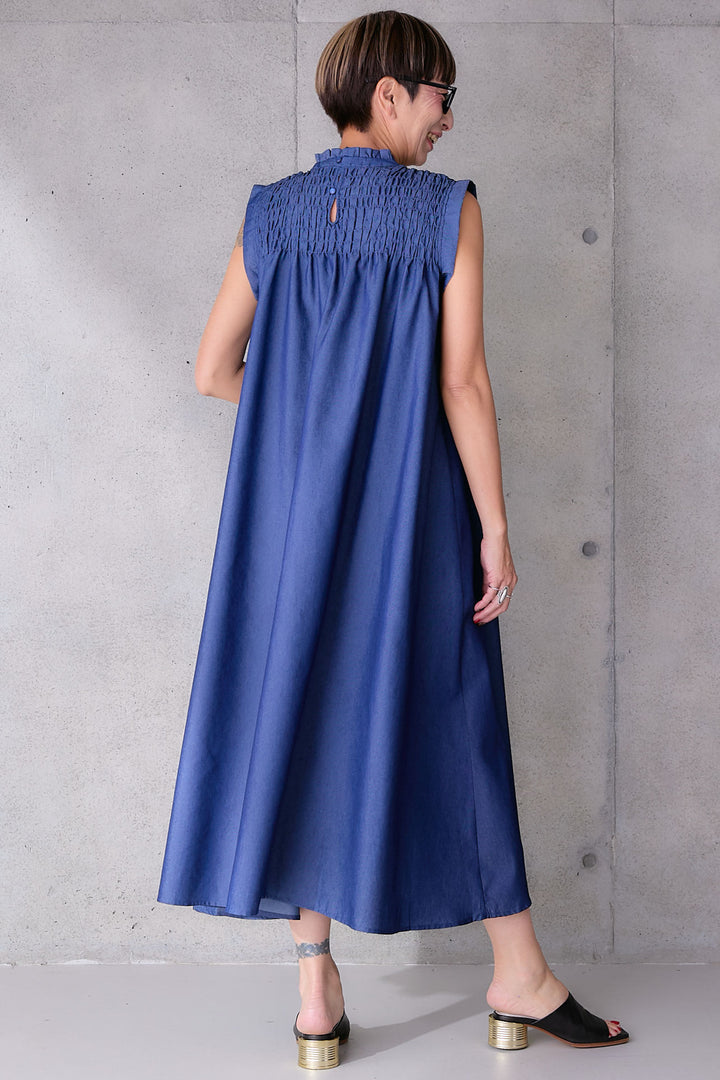 【予約】ソフトデニムシャーリングスタンドネックワンピース
