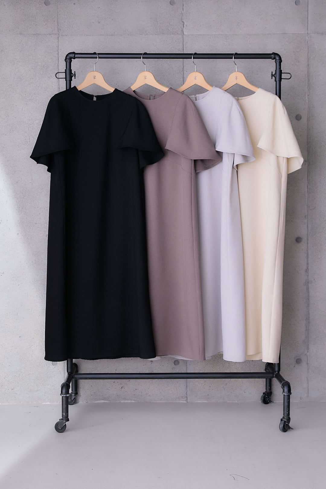 【予約】リネンタッチケープデザインワンピース