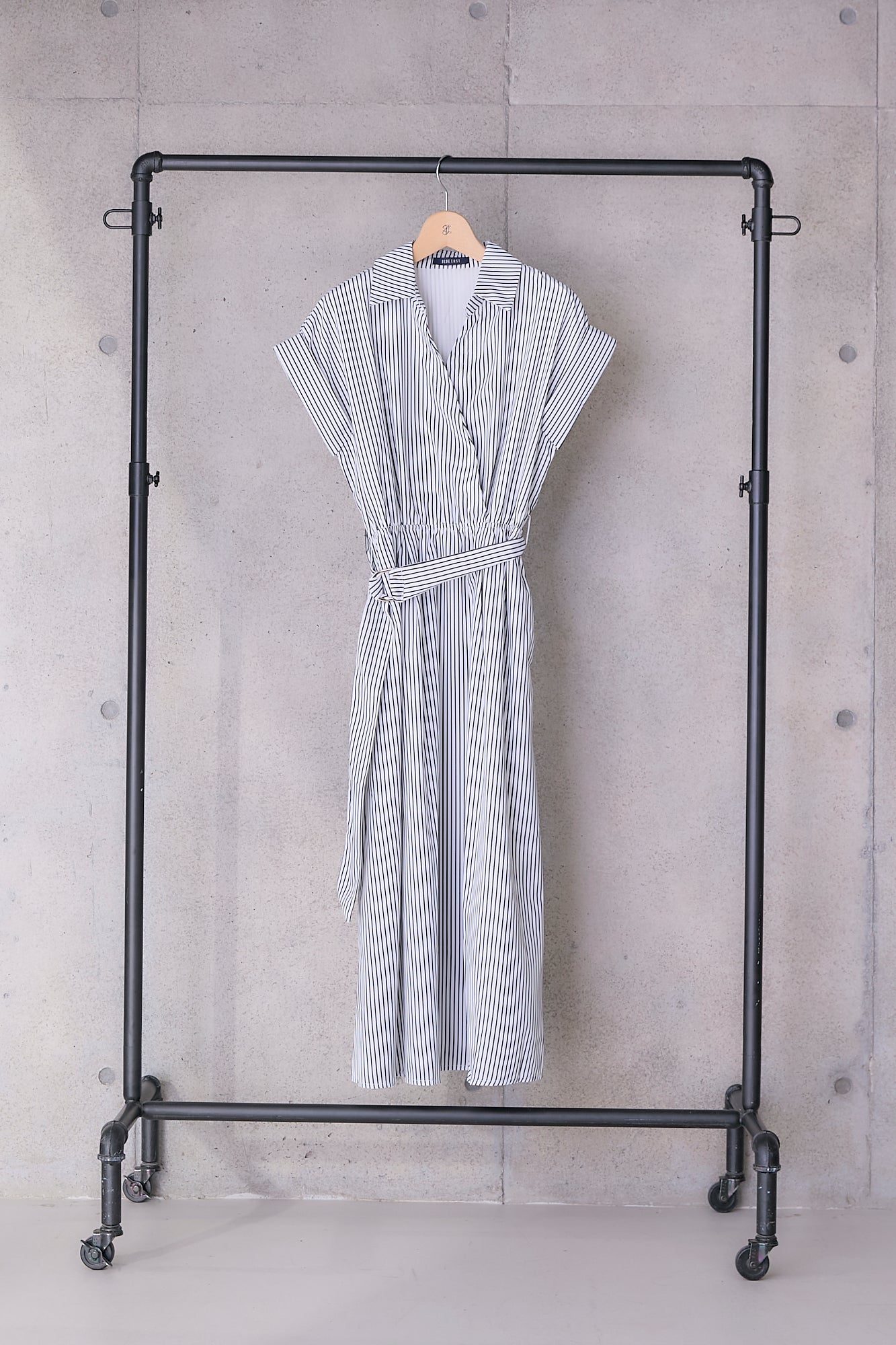 予約】ストライプスキッパーカシュクールワンピース – AIJAN