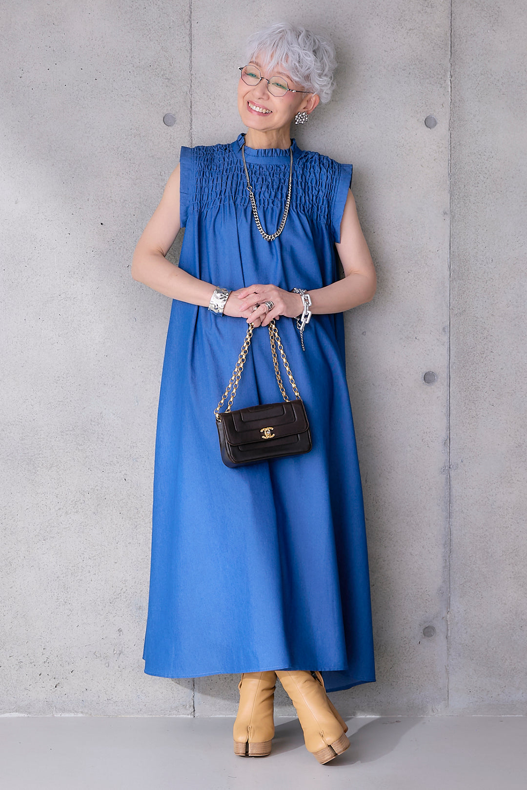 【予約】ソフトデニムシャーリングスタンドネックワンピース