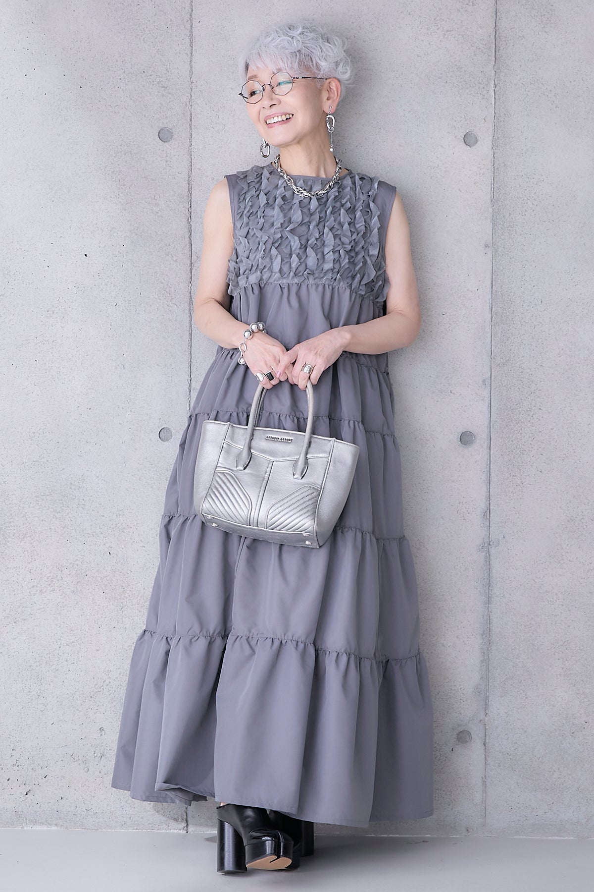 予約】グロッシーフリルティアードワンピース – AIJAN