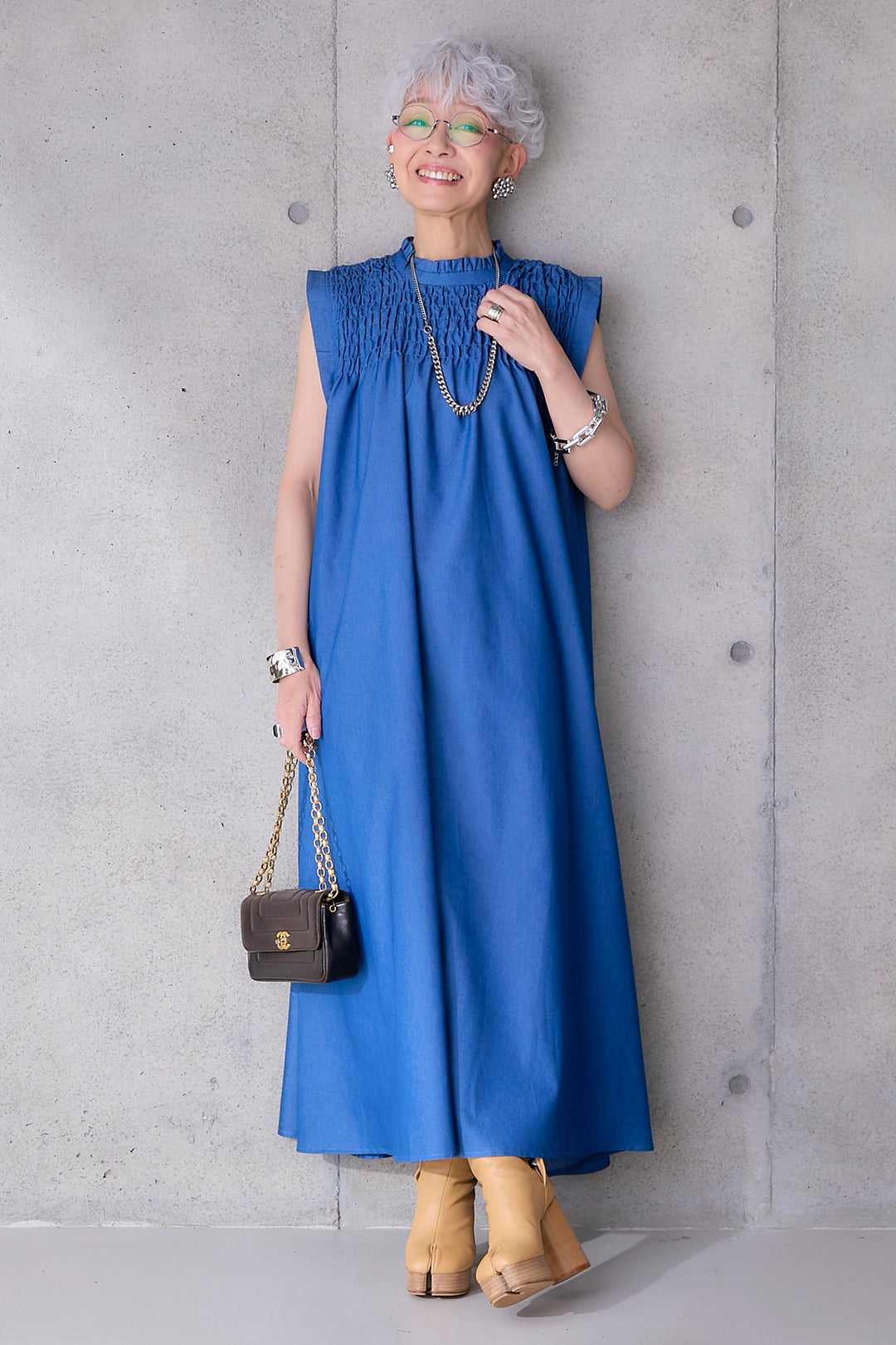 【予約】ソフトデニムシャーリングスタンドネックワンピース