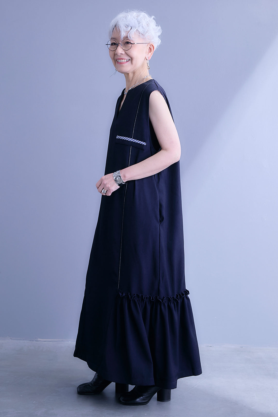 【予約】パイピングデザインスキッパーノースリーブワンピース