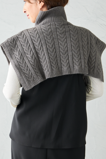 即納】ケーブル編みニットケープ – AIJAN