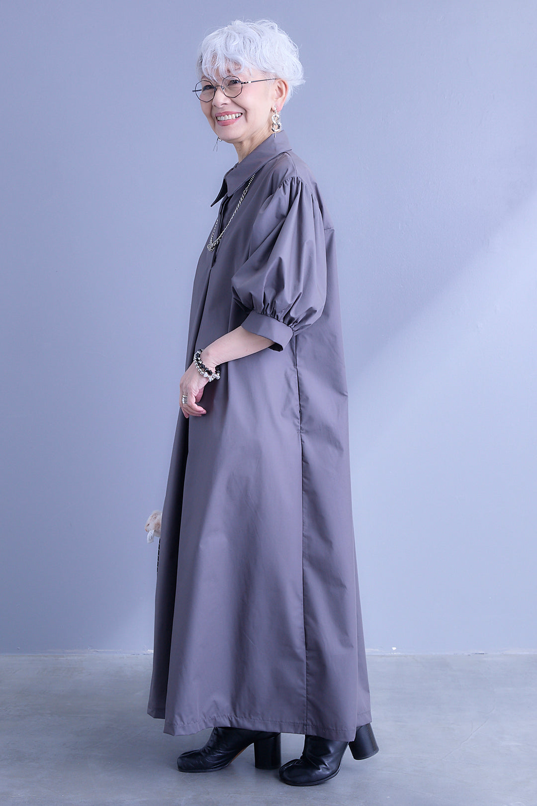 【予約】バックロゴエンブロイダリーボリュームスリーブシャツワンピース