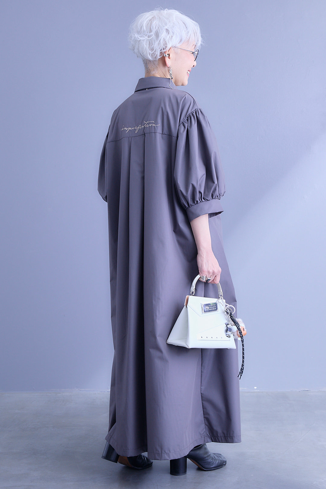 【予約】バックロゴエンブロイダリーボリュームスリーブシャツワンピース