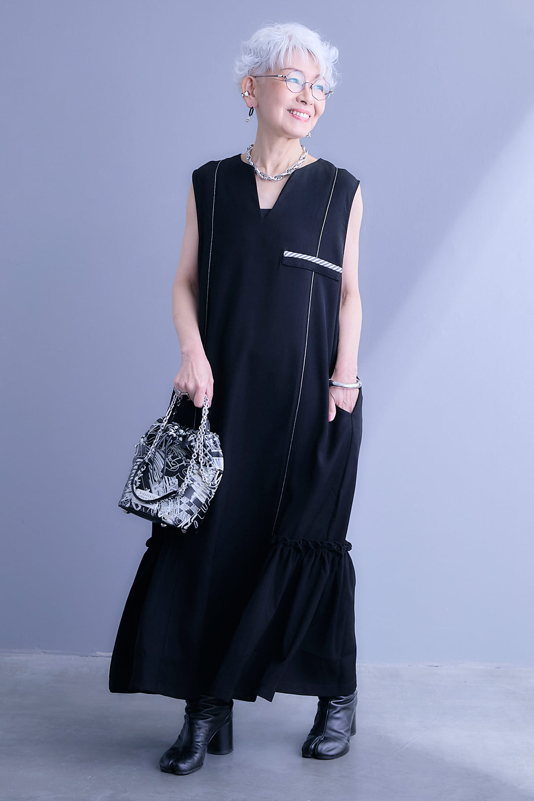 【予約】パイピングデザインスキッパーノースリーブワンピース