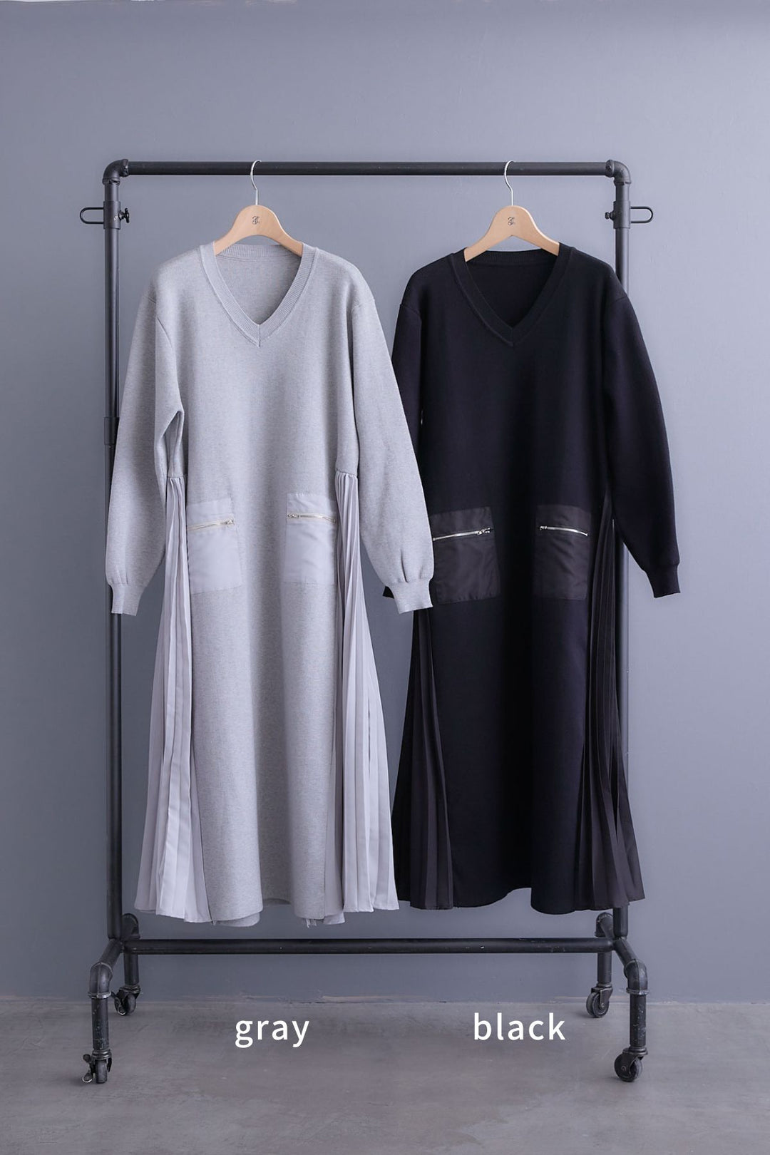 【予約】ZIPポケットサイドプリーツニットワンピース