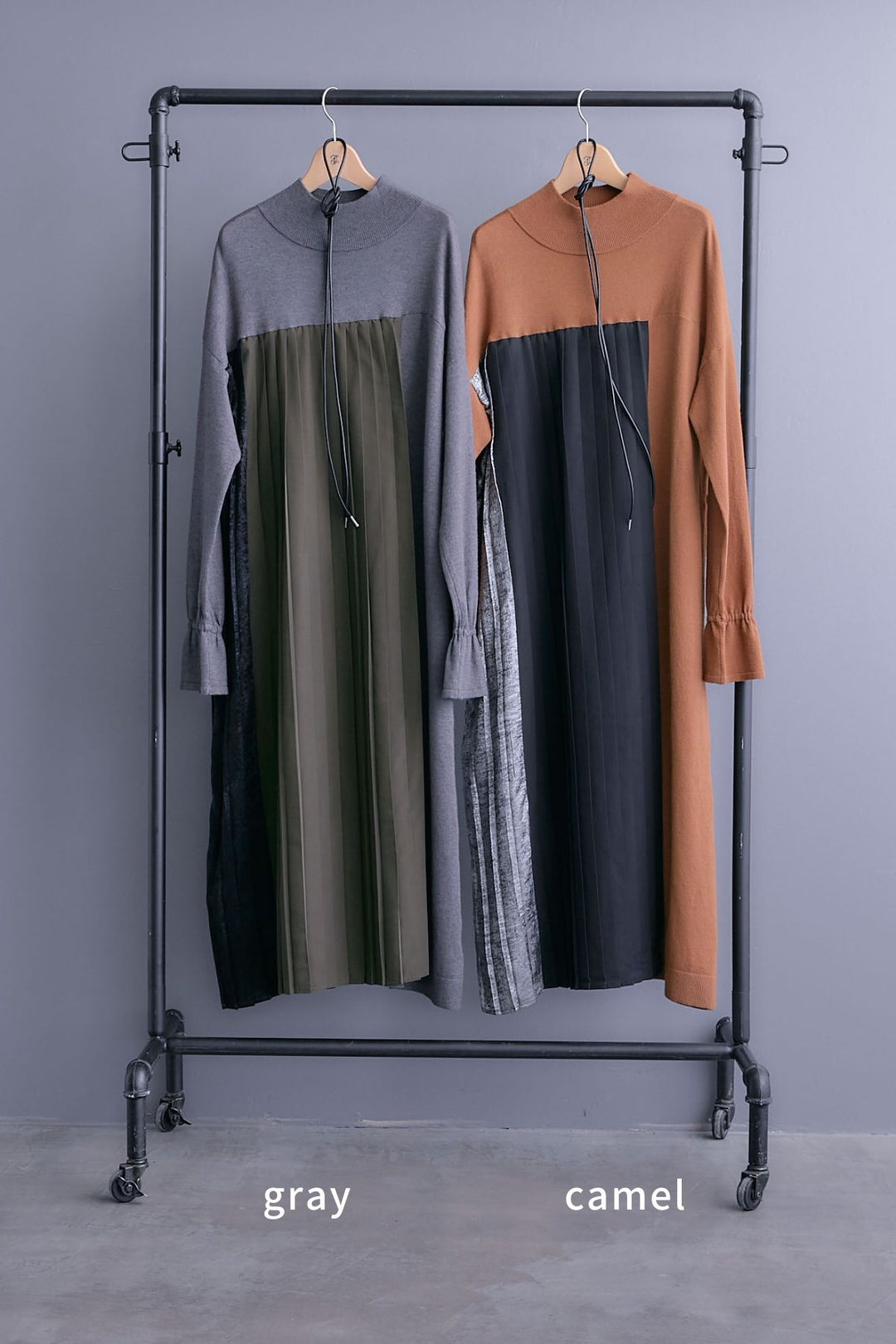 【予約】メタリックプリーツドッキングニットワンピース