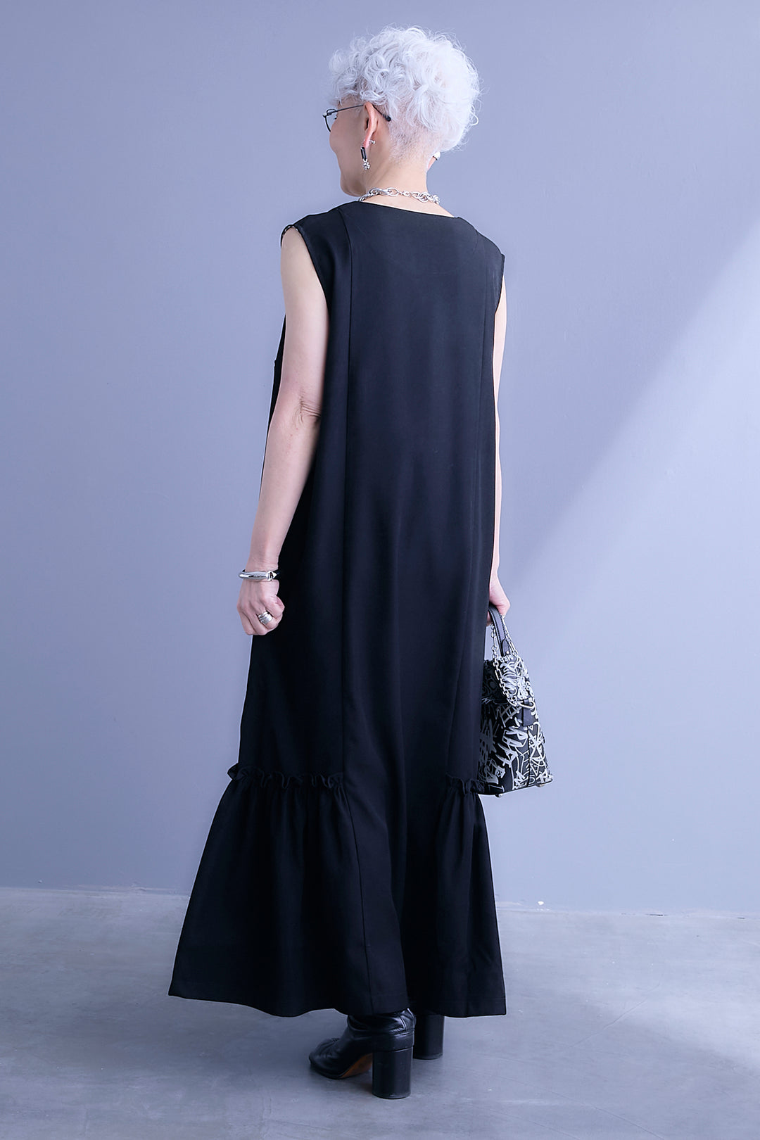 【予約】パイピングデザインスキッパーノースリーブワンピース