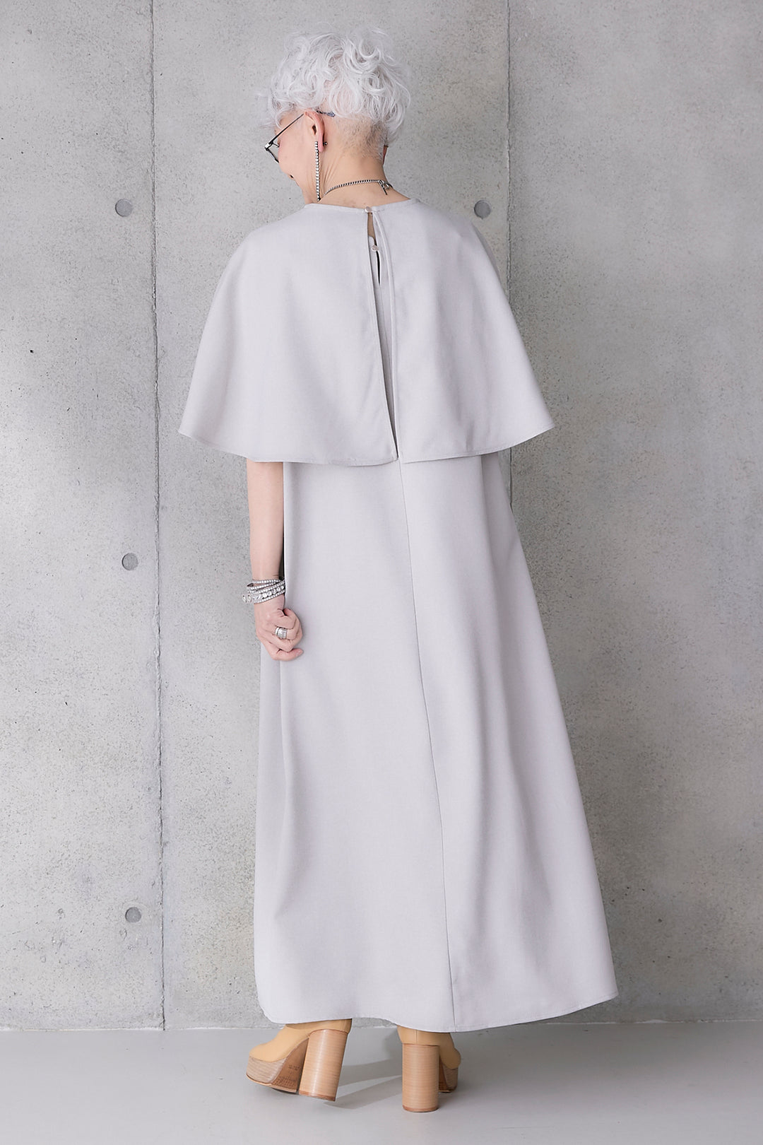 【予約】リネンタッチケープデザインワンピース