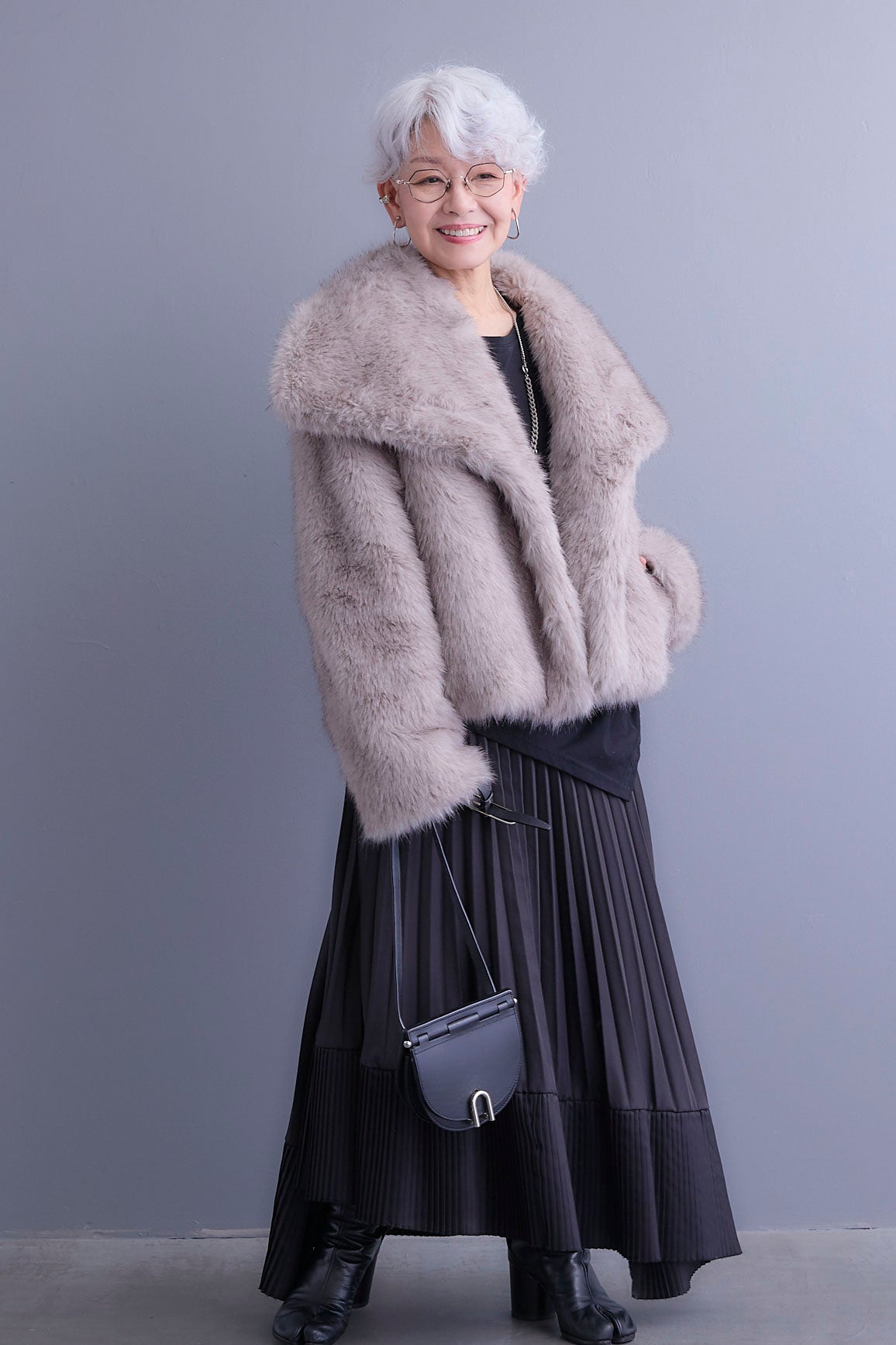 グレー オーバーサイズ ファーコート 予約】オーバーカラーファーコート – AIJAN