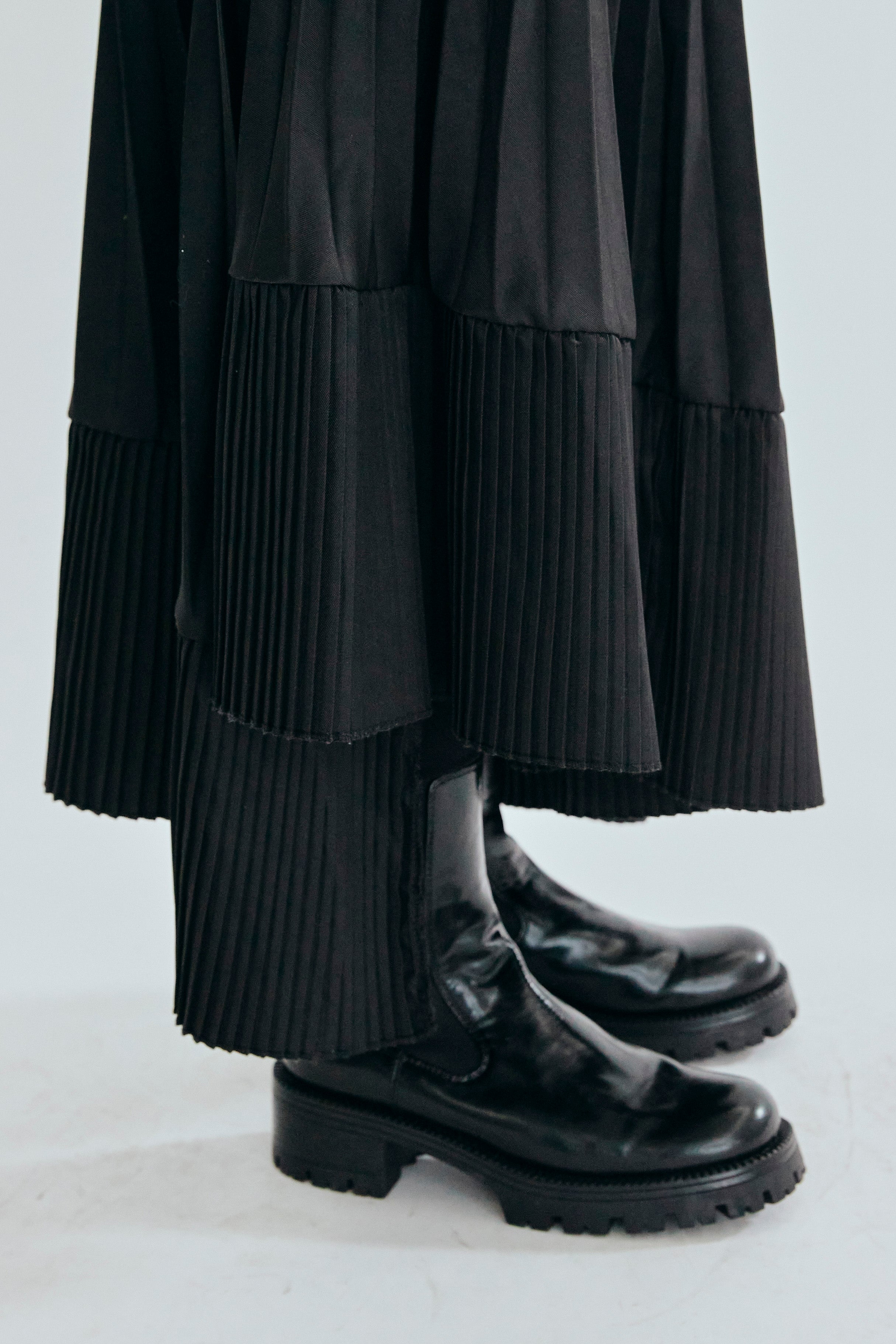 予約］アシンメトリープリーツスカート – AIJAN